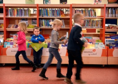 wethouder Samir Bashara opend de Bibliotheek op School in Basisschool de Ichthus in Hoorn